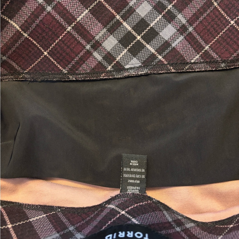 Torrid Purple Grey Pixie Pointe Plaid Leggings Sz… - image 4